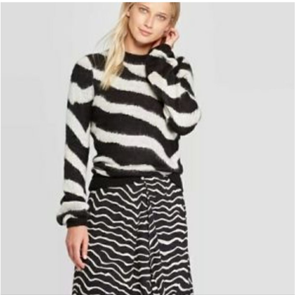 Who What Wear Black And WhiteZebra Sweater S